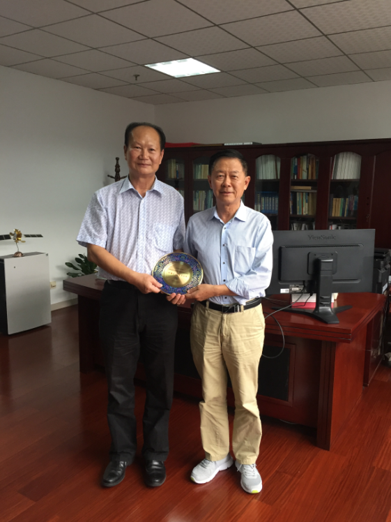 刘德普秘书长与李志刚教授.png 刘德普秘书长与李志刚教授.png