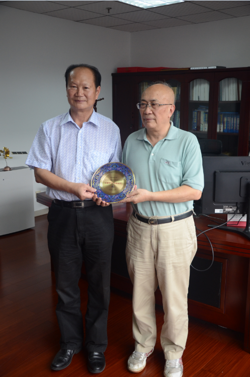 刘德普秘书长与李德群院士.png 刘德普秘书长与李德群院士.png